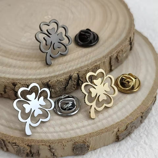 Broche trèfle ajouré