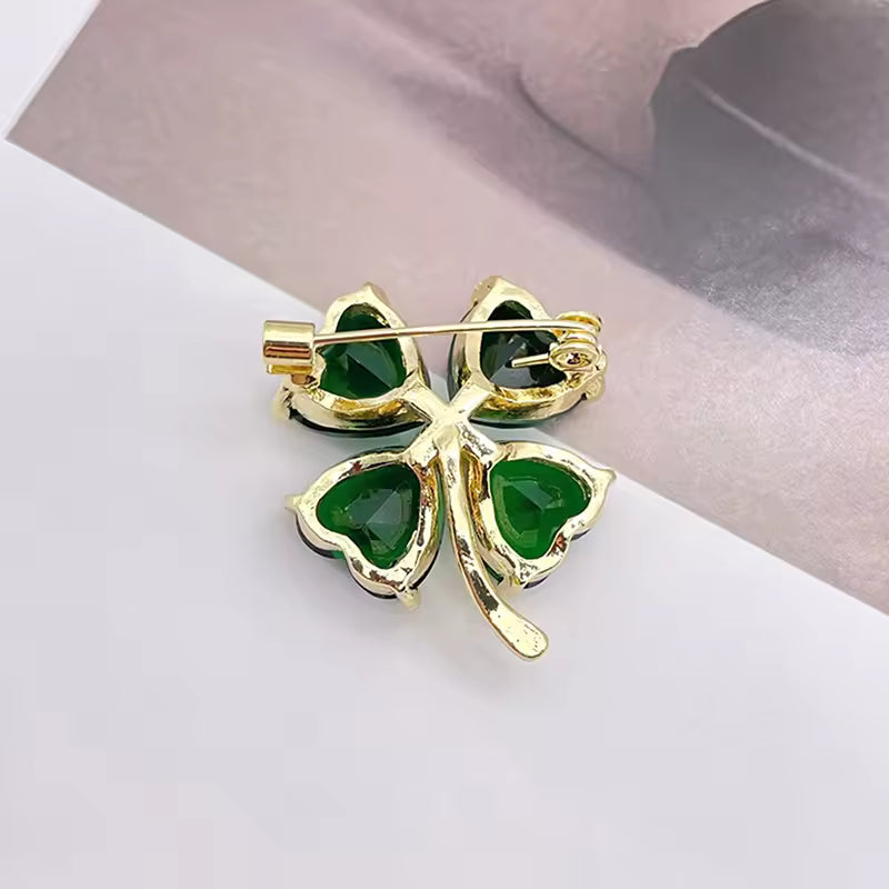 Broche trèfle impérial de dos