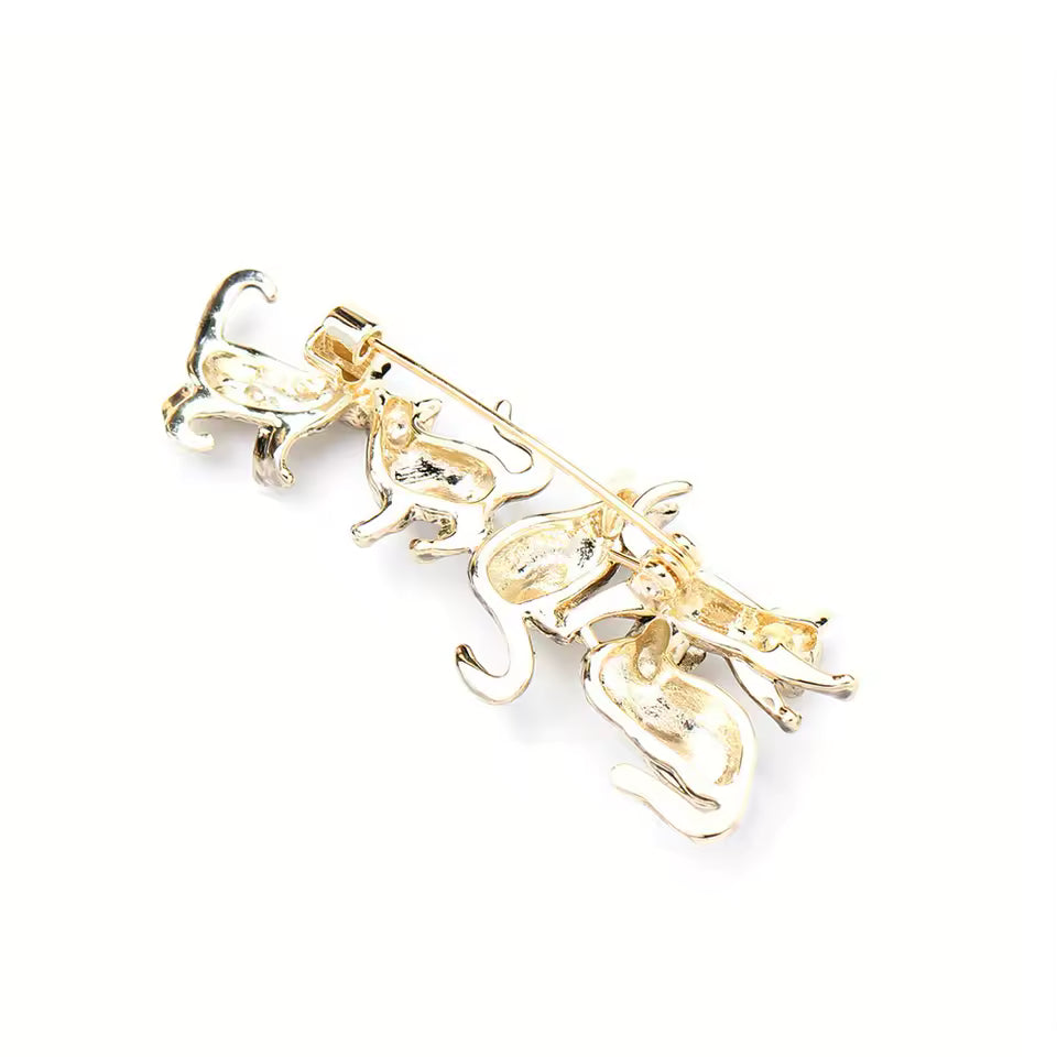 Broche tribu des chats de dos