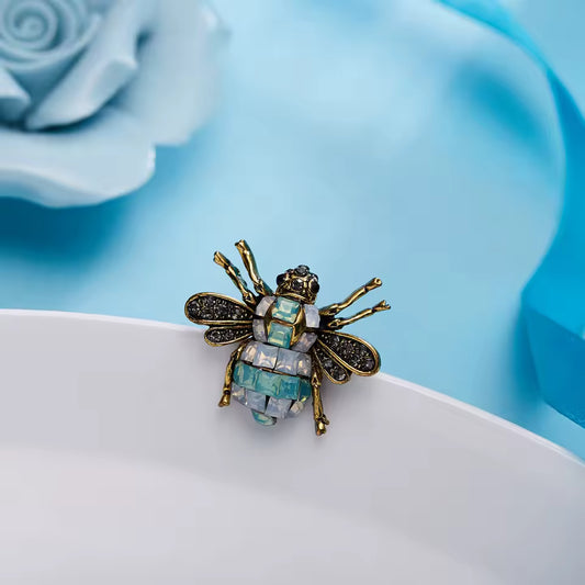 Broche abeille antique, vue complémentaire
