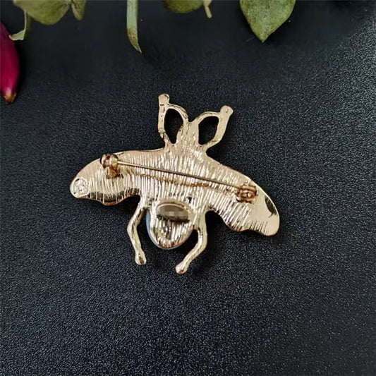Broche abeille baroque vue de dos, fermoir épingle