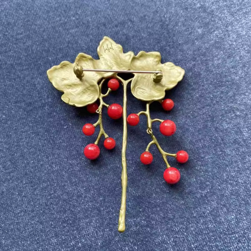 Broche baies d’automne vue de dos, fermoir épingle