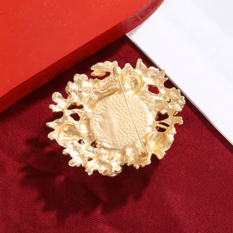 Broche baroque florale vue de dos, fermoir épingle