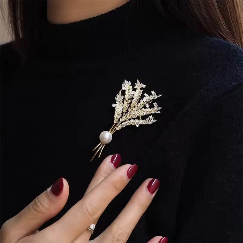 Broche blé portée sur une tenue