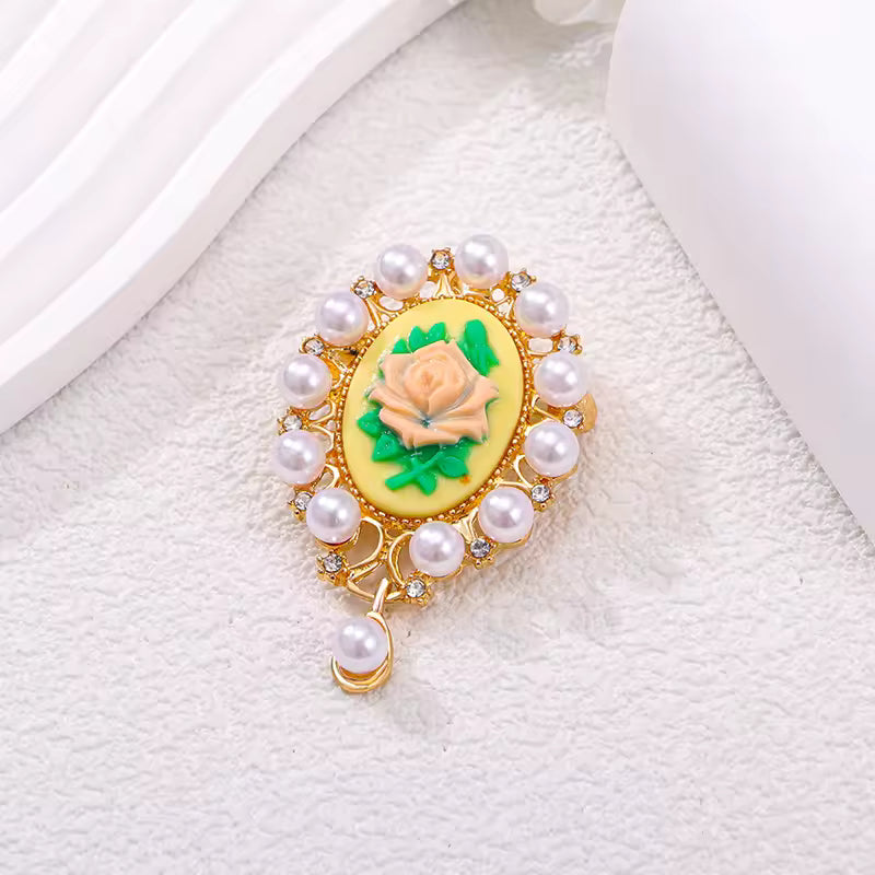 Broche camée florale, vue complémentaire