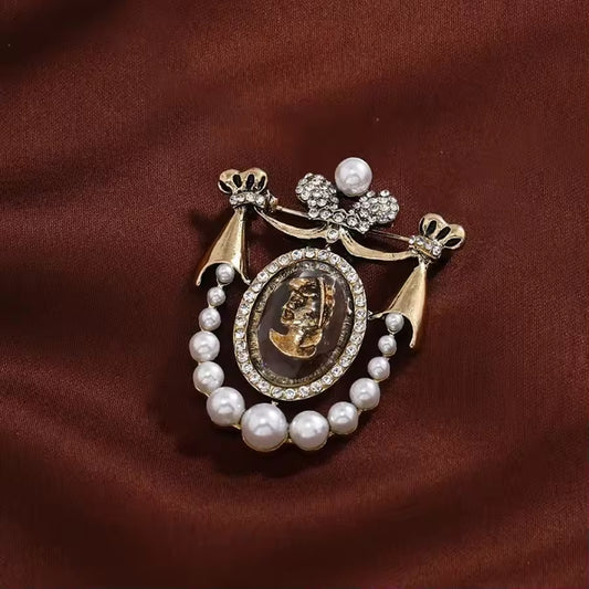 Broche camée majesté, vue complémentaire