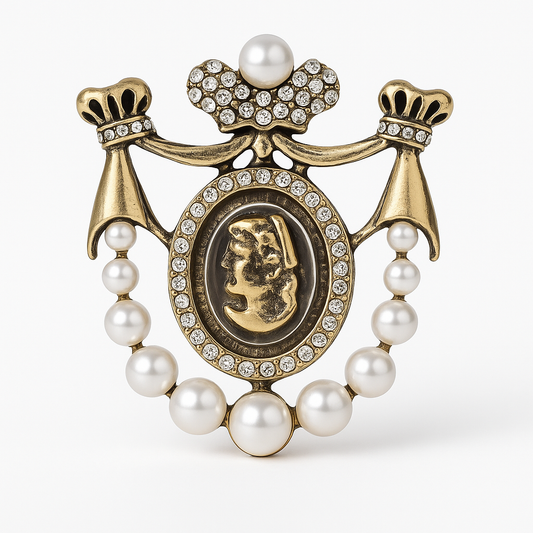 Broche camée majesté, finition dorée, alliage métallique
