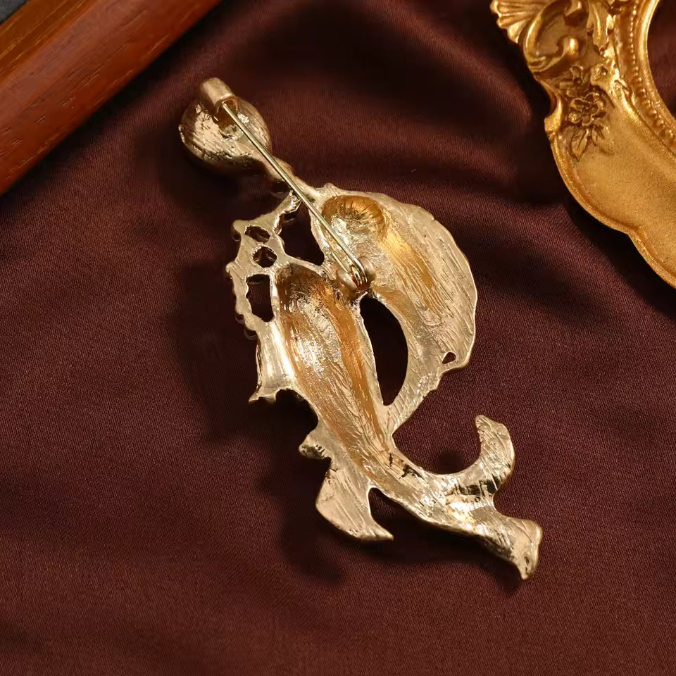 Broche carpe koï vue de dos, fermoir épingle
