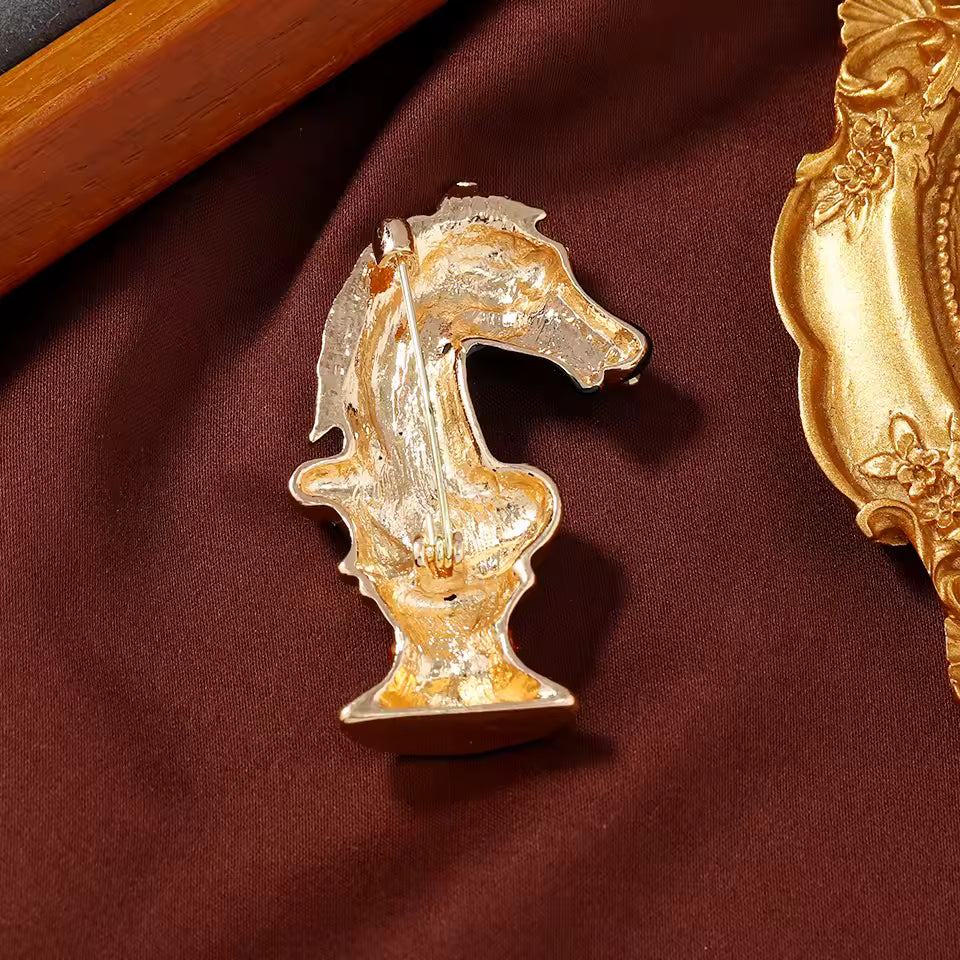 Broche cavalier vue de dos, fermoir épingle