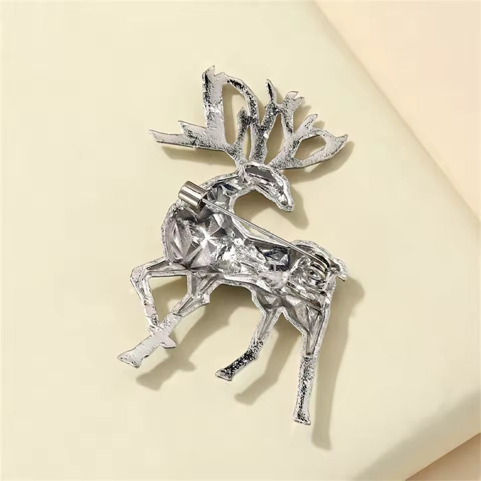 Broche cerf somptueux vue de dos, fermoir épingle