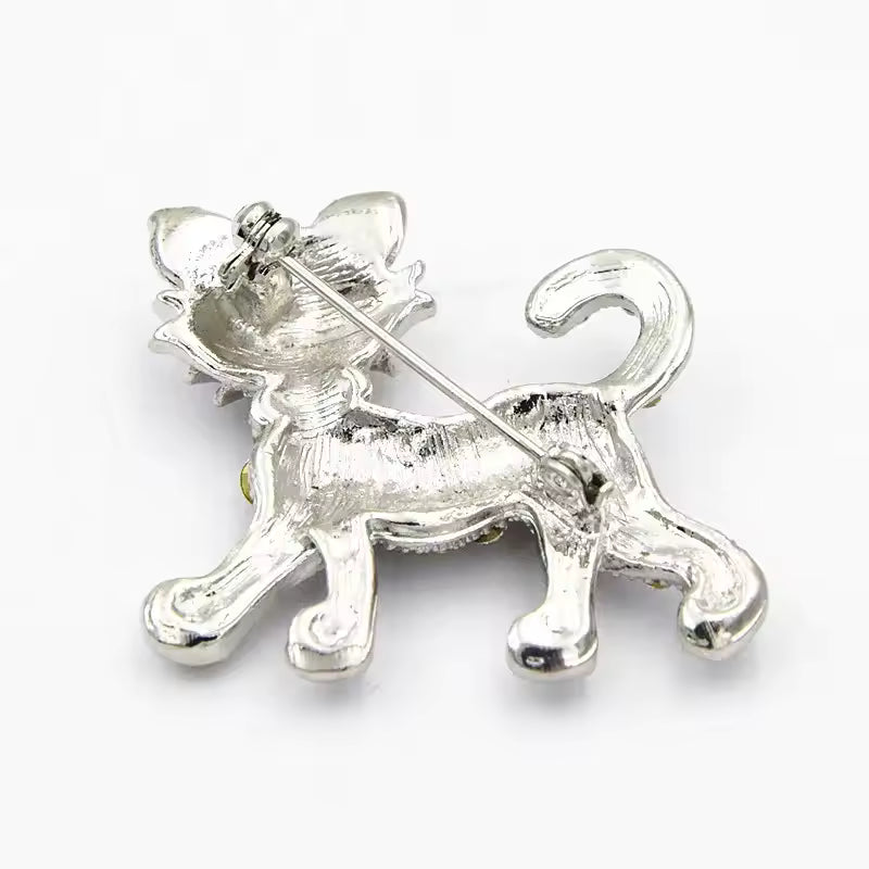 Broche chat étincelant vue de dos, fermoir épingle