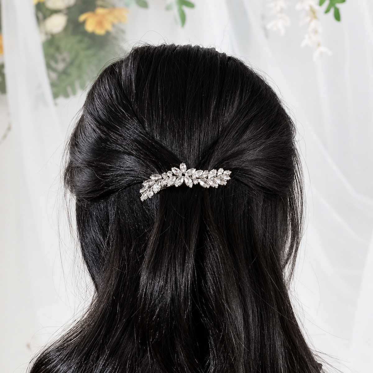 Broche cheveux Branche de Givre portée sur une tenue