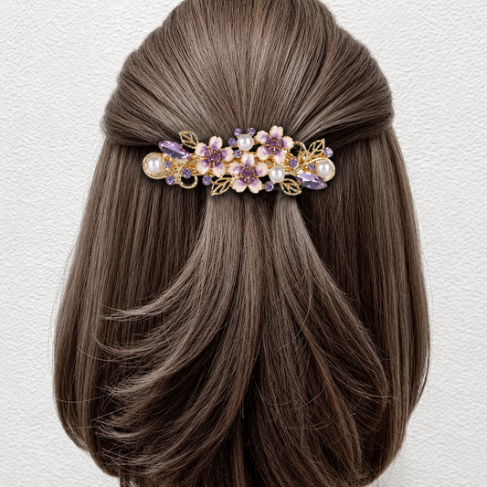Broche cheveux Fleur de Lysée portée