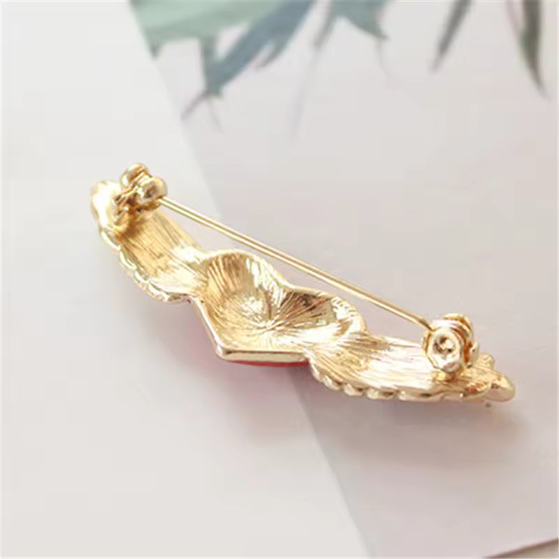 Broche cœur ailé vue de dos, fermoir épingle