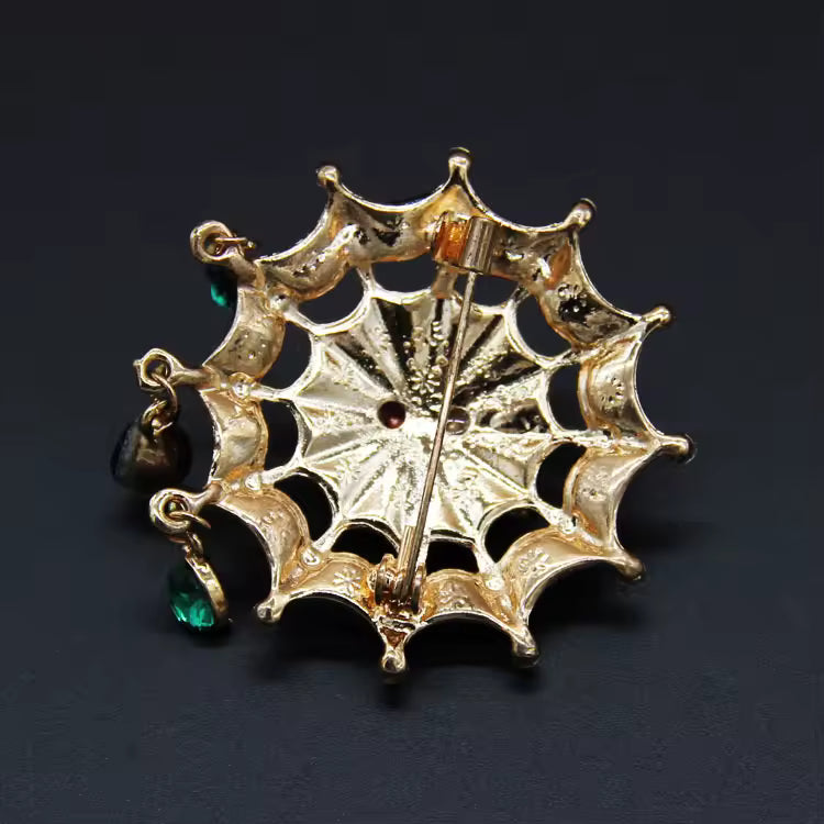 Broche cœur captif vue de dos, fermoir épingle