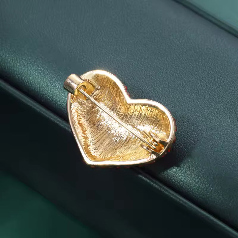 Broche cœur vue de dos, fermoir épingle