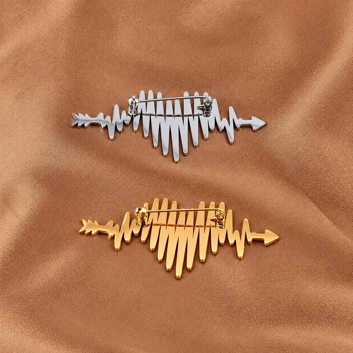 Broche cœur palpitant vue de dos, fermoir épingle