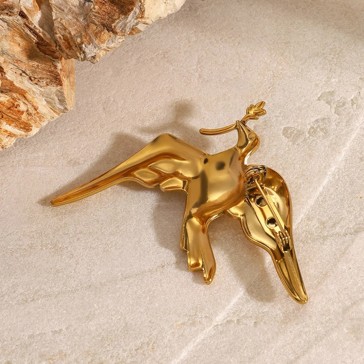 Broche Colombe Dorée vue de dos, fermoir épingle