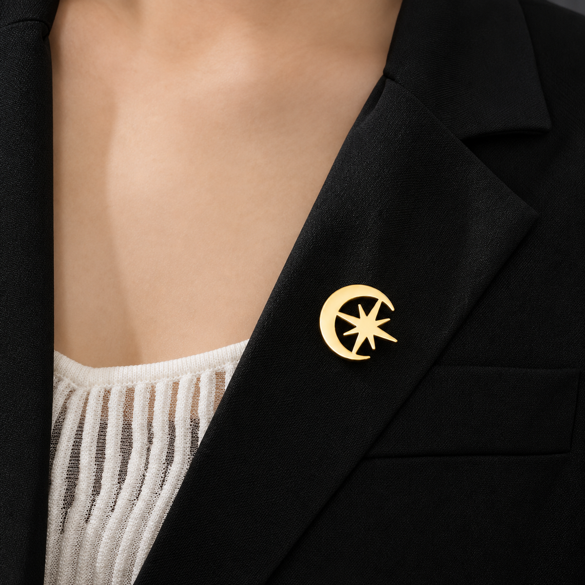 Broche éclat lunaire portée sur une tenue