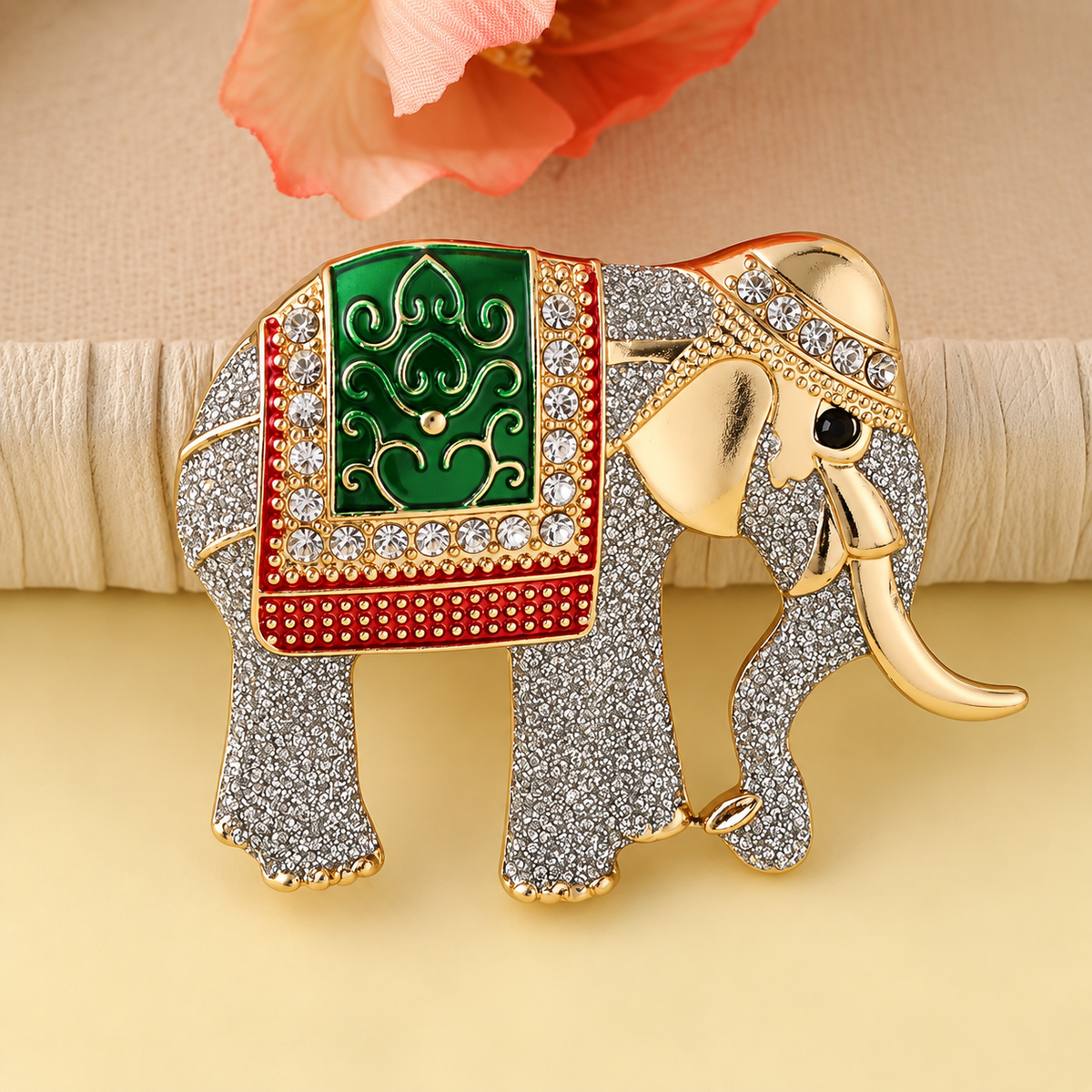 Broche éléphant d'Asie, couleur argenté