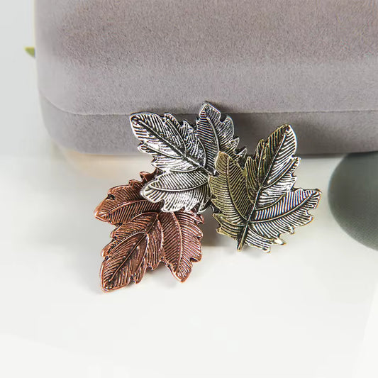 Broche feuille d'érable, vue complémentaire