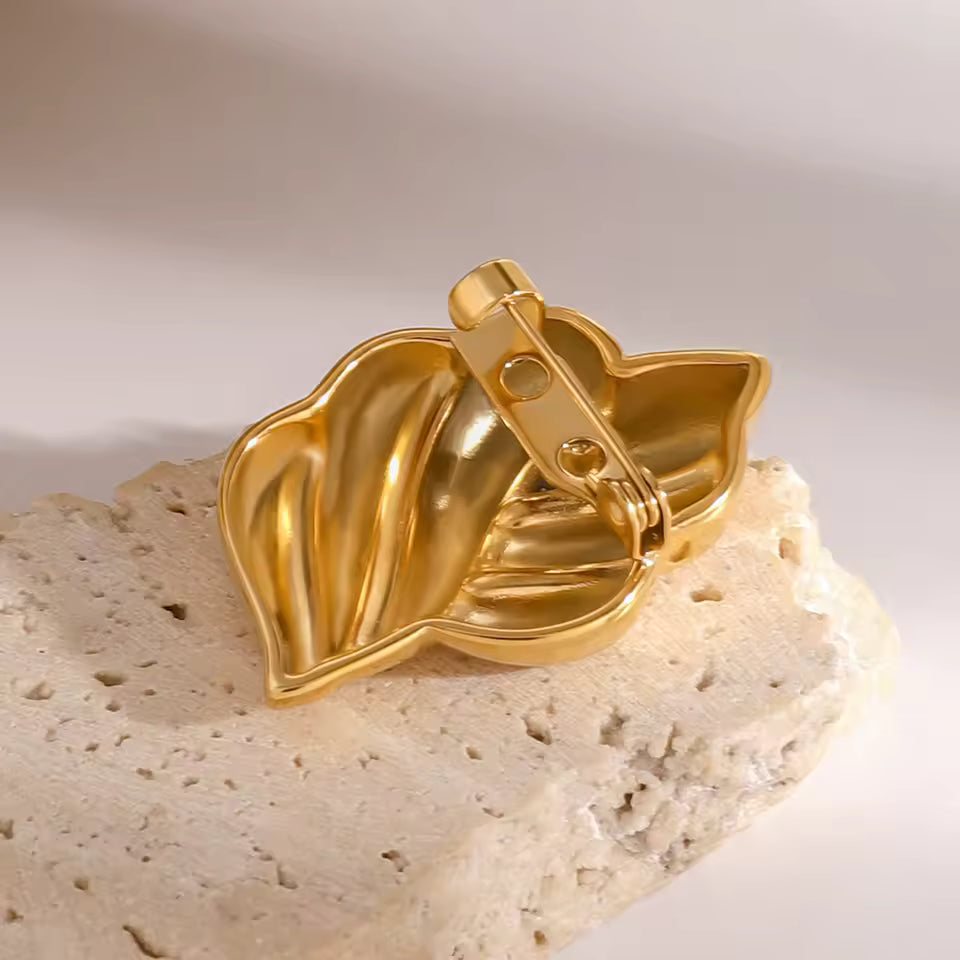 Broche feuille robuste vue de dos, fermoir épingle