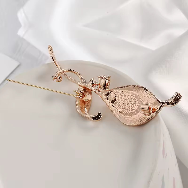 Broche fleur de calla vue de dos, fermoir épingle