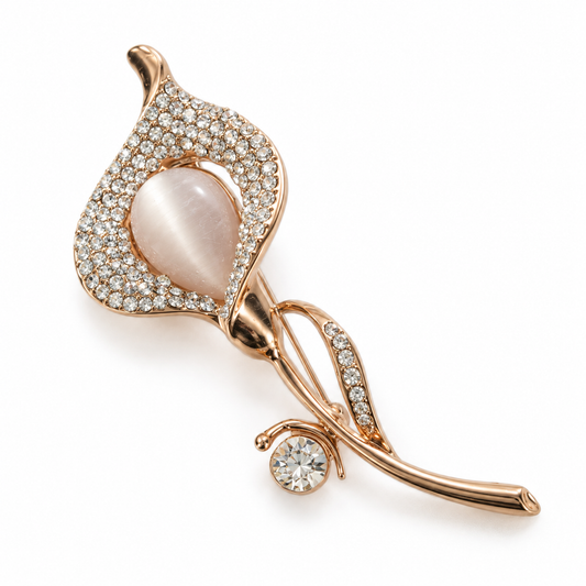 Broche fleur de calla, finition dorée, alliage métallique