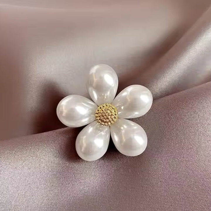 Broche fleur de perle, vue complémentaire