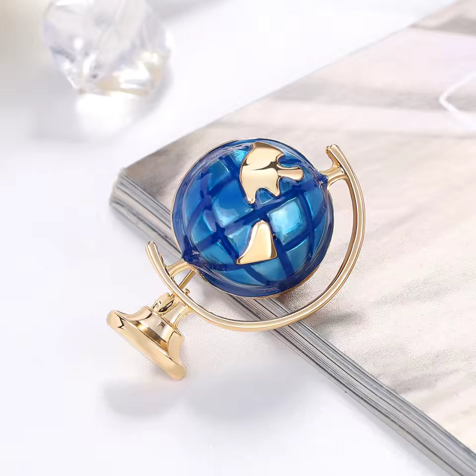 Broche globe terrestre, vue complémentaire