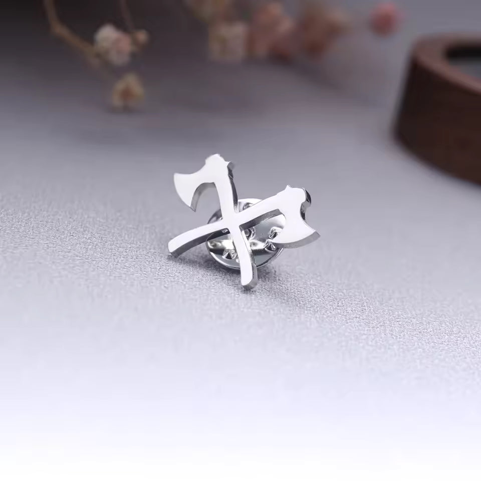 Broche haches croisées, vue complémentaire 3