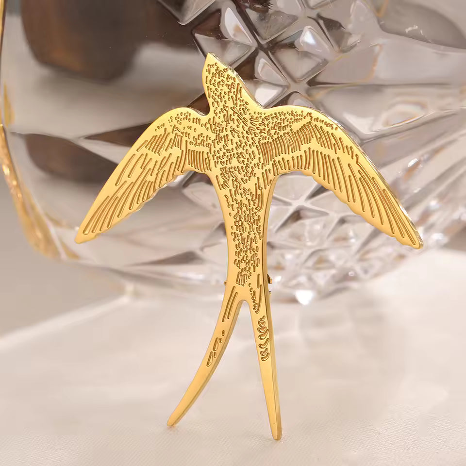 Broche hirondelle gravée, vue complémentaire 3