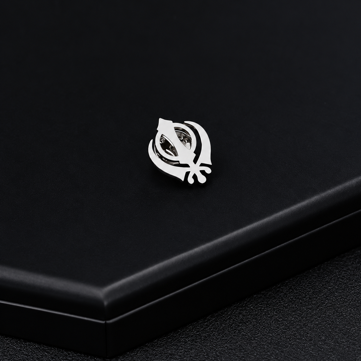 Broche khanda, couleur argenté