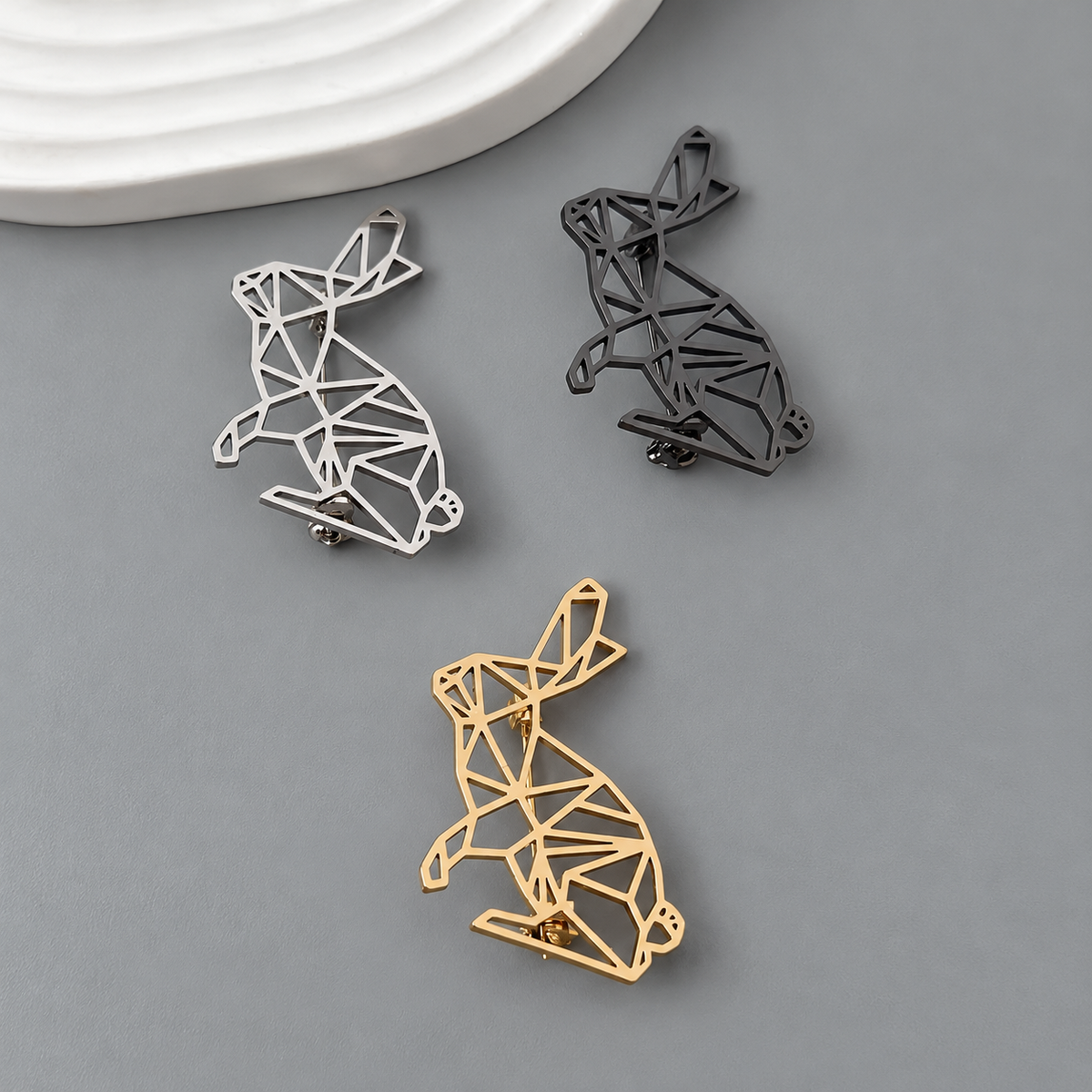 Broche lapin ajouré, vue complémentaire