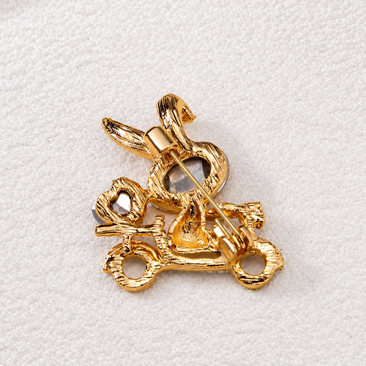 Broche lapin d'amour express vue de dos, fermoir épingle