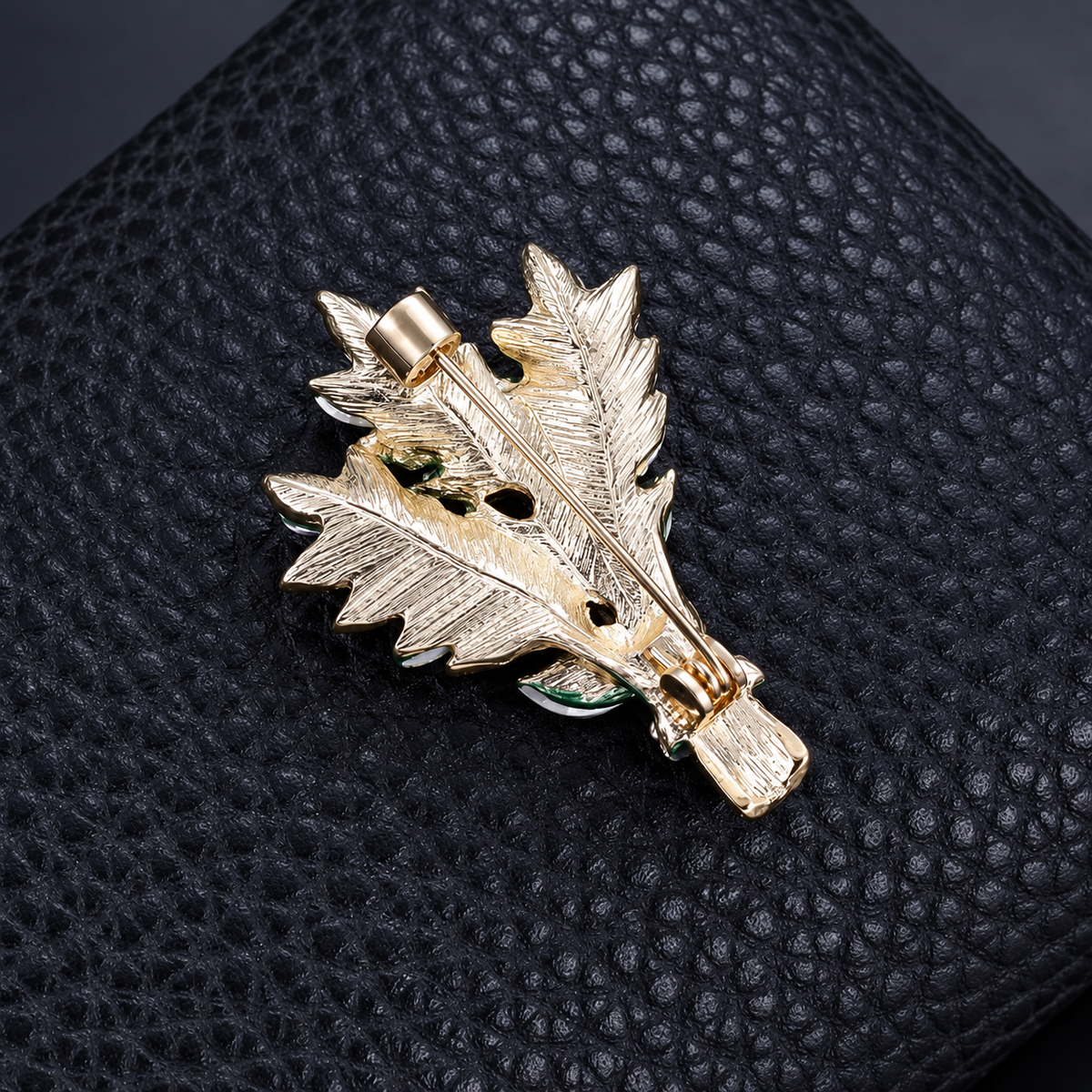 Broche lavande vue de dos, fermoir épingle