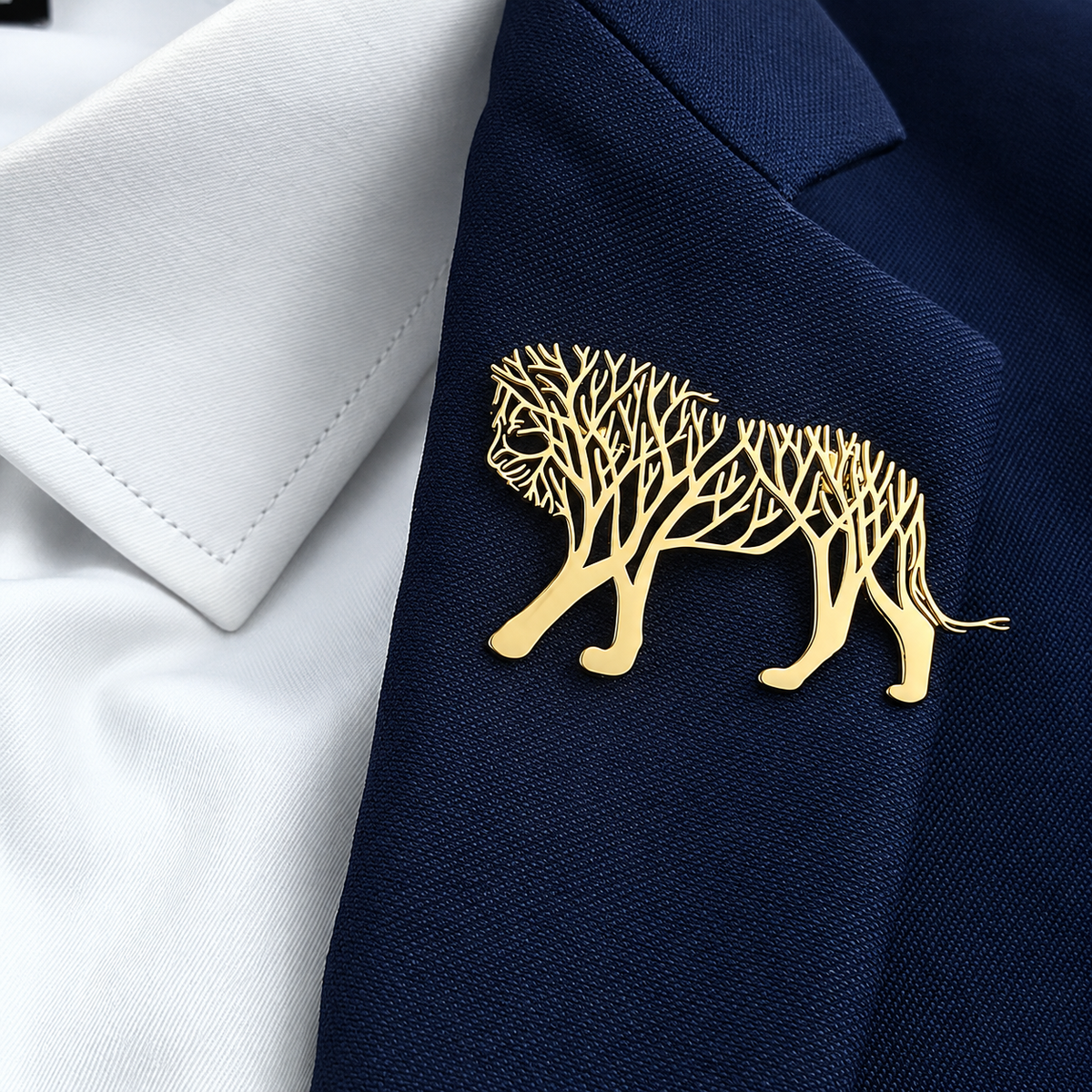 Broche lion arbre de vie portée sur une tenue