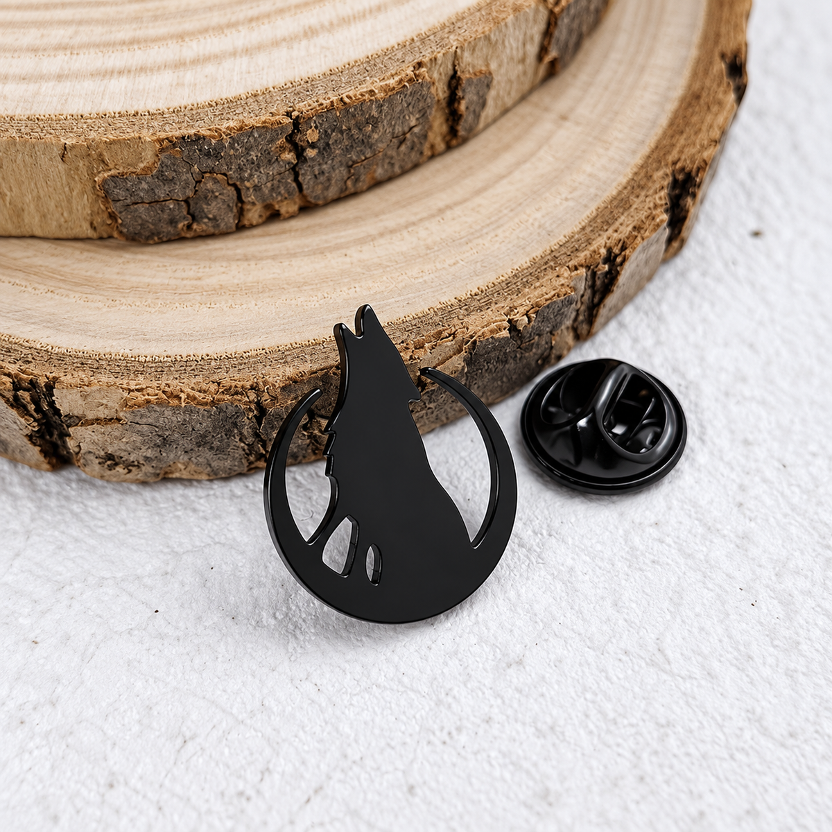 Broche loup, couleur noire