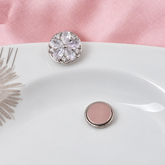 Broche magnétique fleur cristal, ouvert
