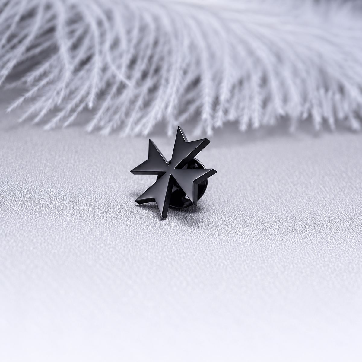 Broche malte couleur noire