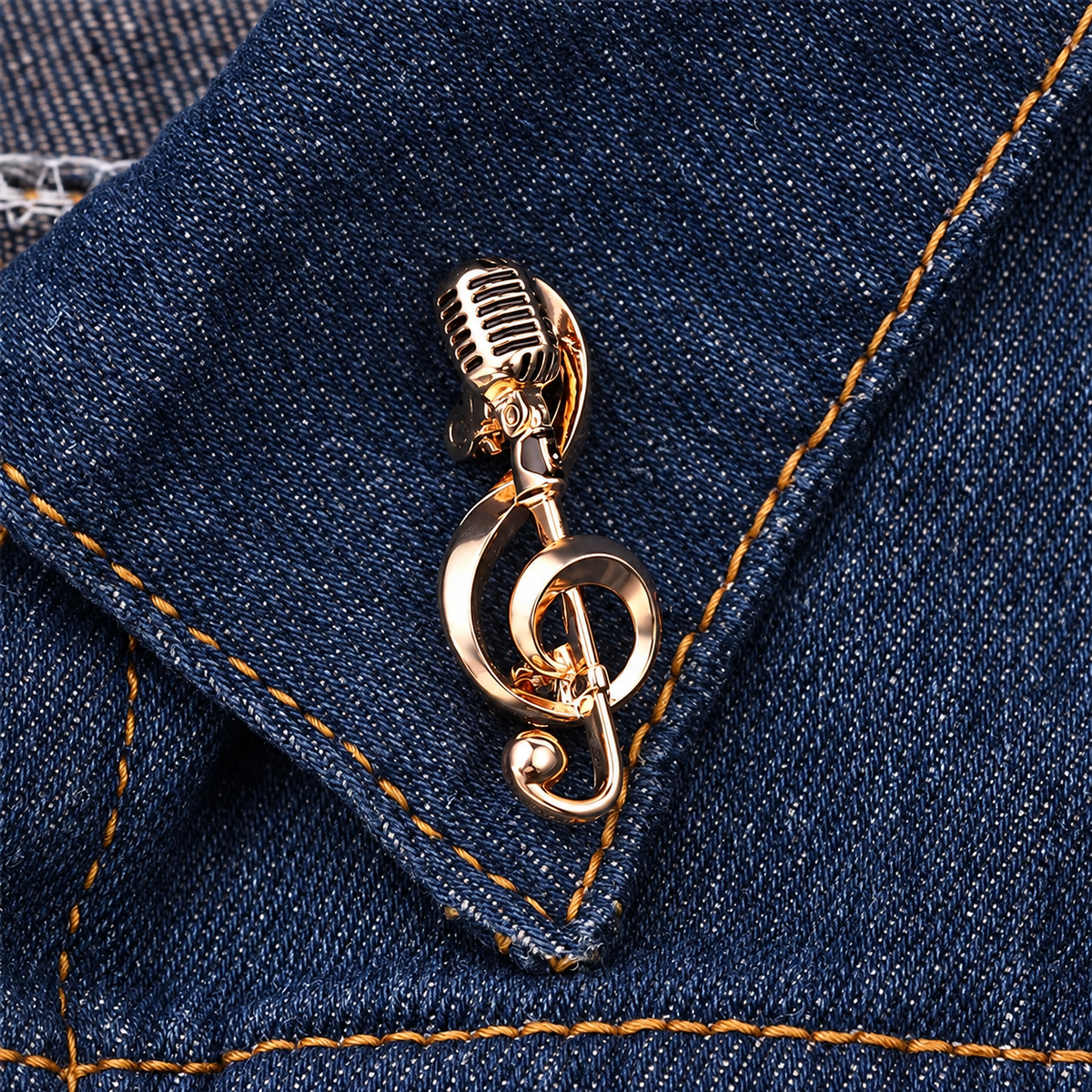 Broche mélodie, porté sur une tenue