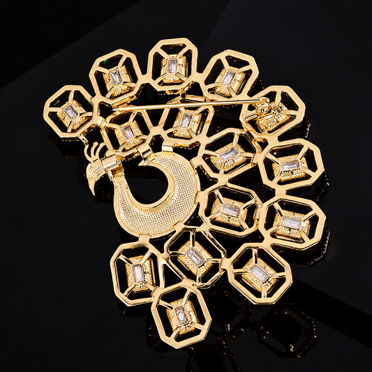 Broche paon des mille éclats vue de dos, fermoir épingle
