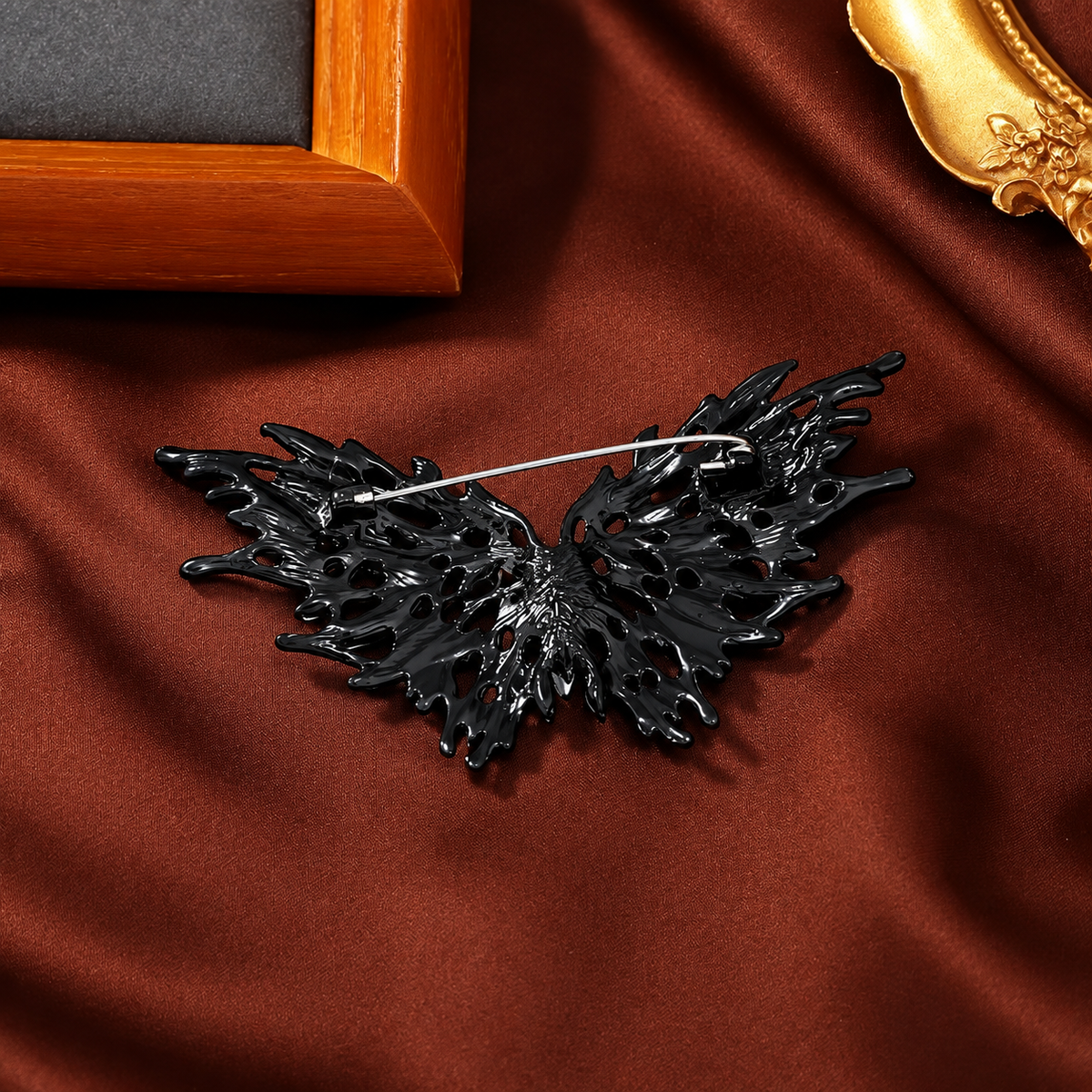 Broche papillon crépusculaire vue de dos, fermoir épingle