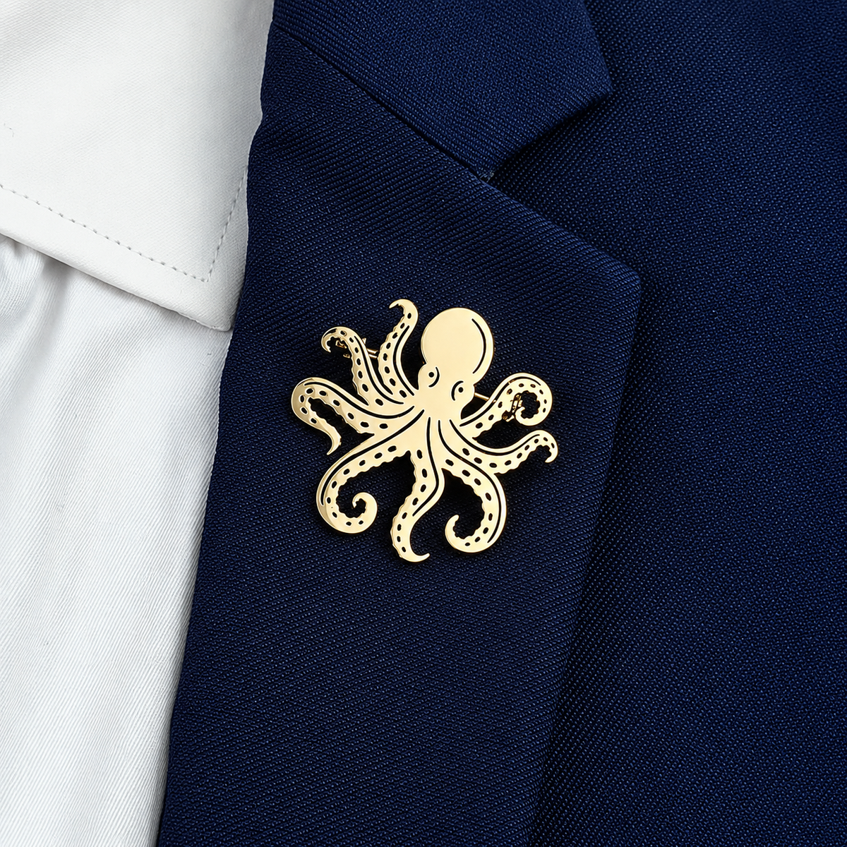 Broche pieuvre portée sur une tenue