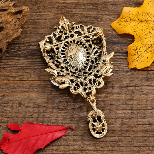 Broche plume royale vue de dos, fermoir épingle