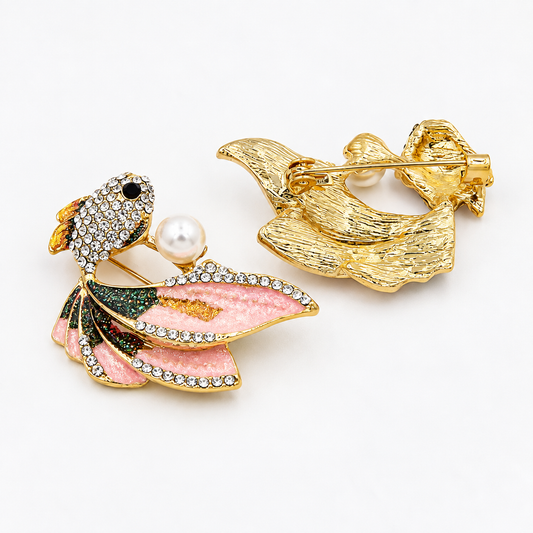 Broche poisson perlé vue de dos, fermoir épingle