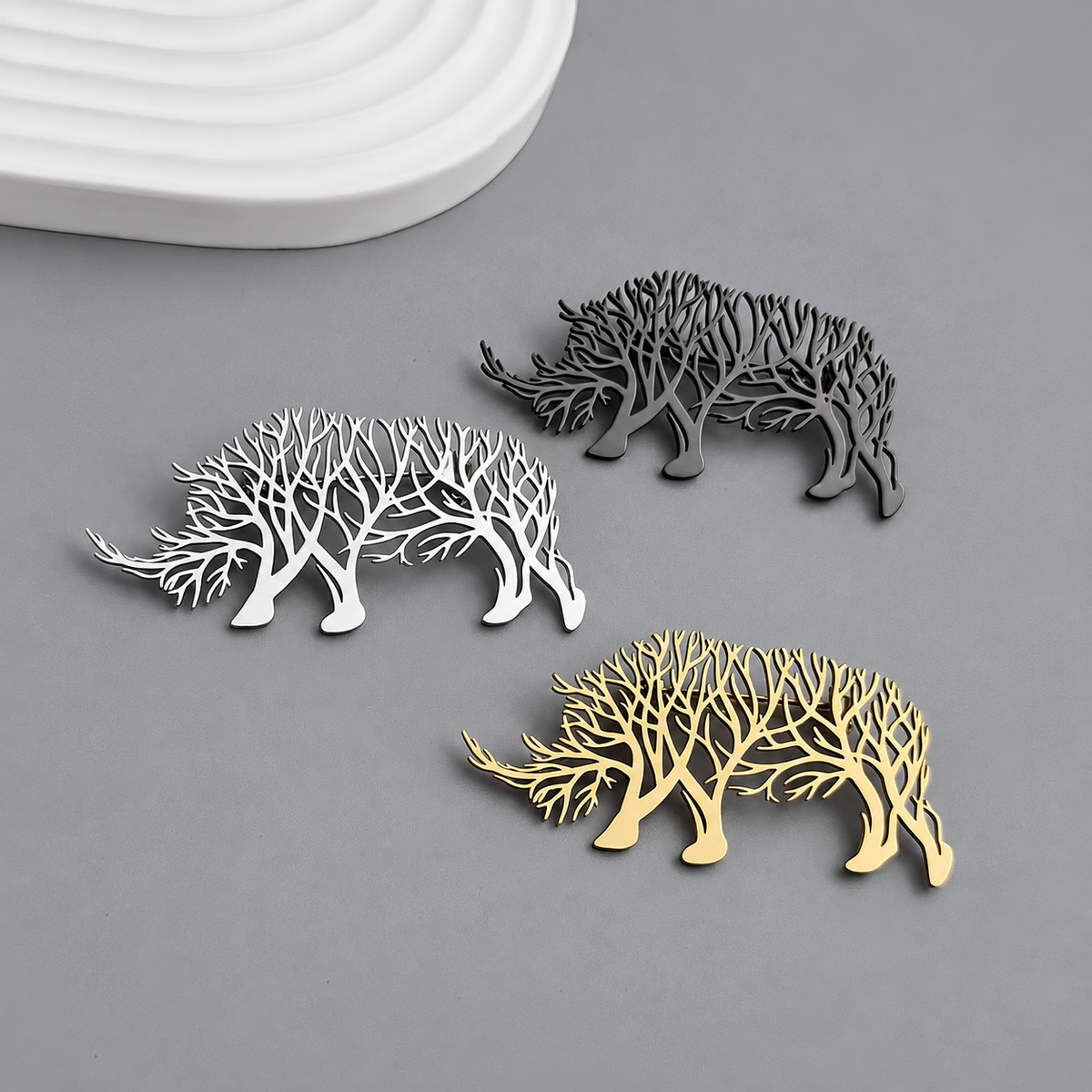 Broche rhinocéros arbre de vie, vue complémentaire
