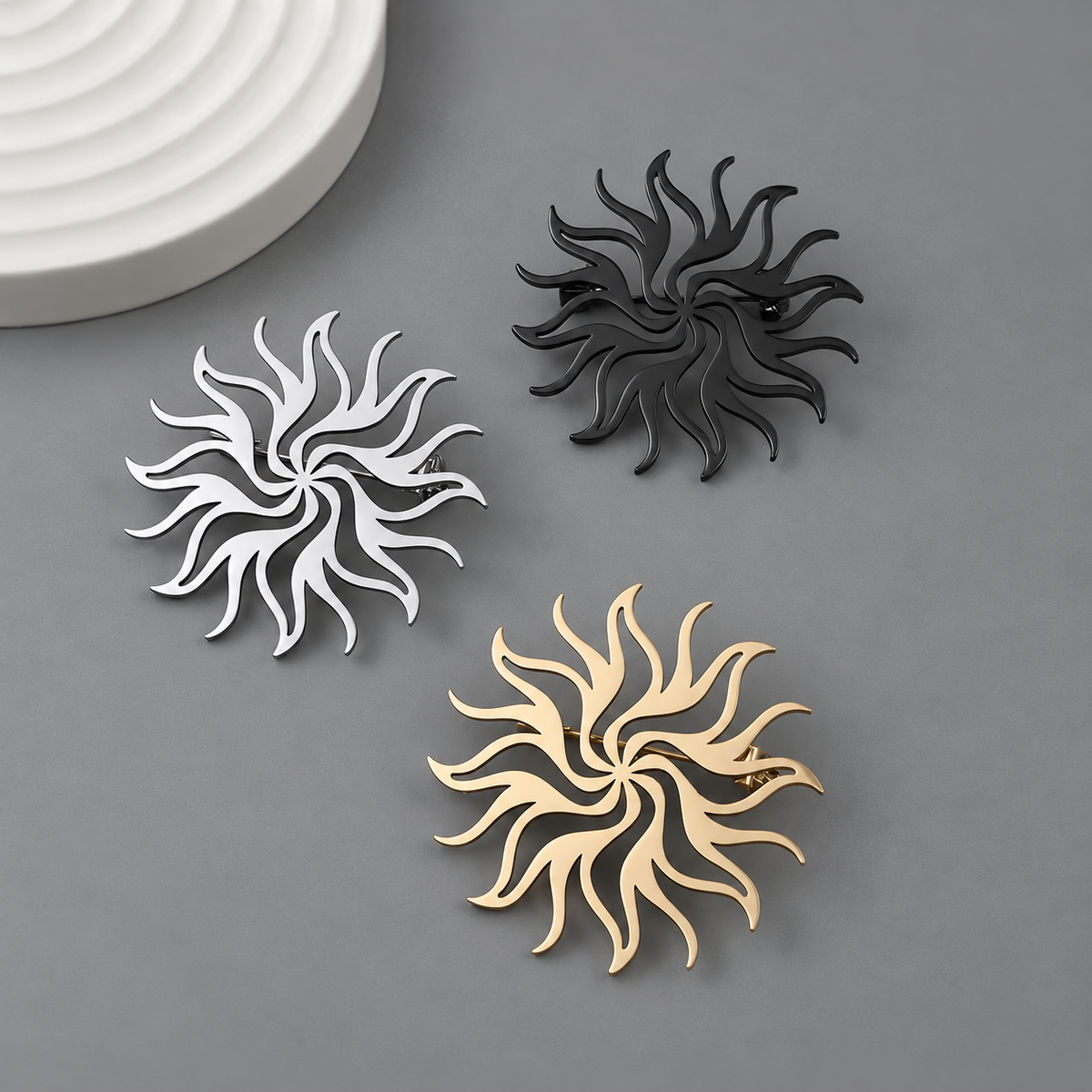 Broche soleil flamme, vue complémentaire