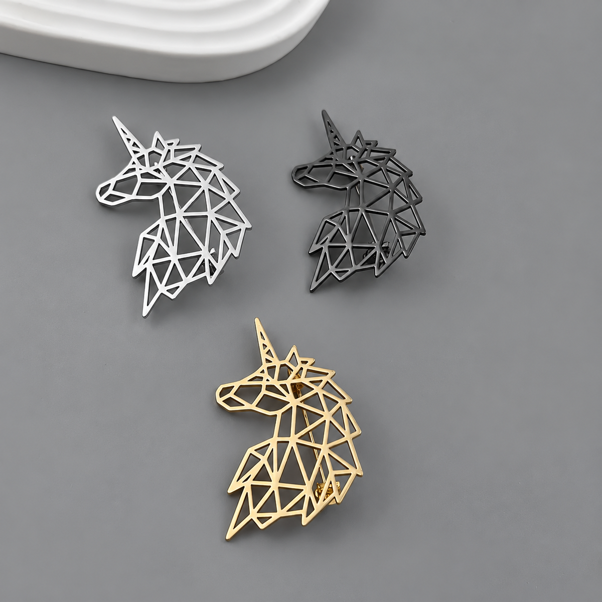 Broche tête de licorne, vue complémentaire