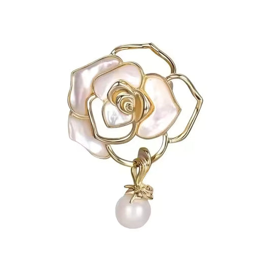 Broche rose nacrée perlée